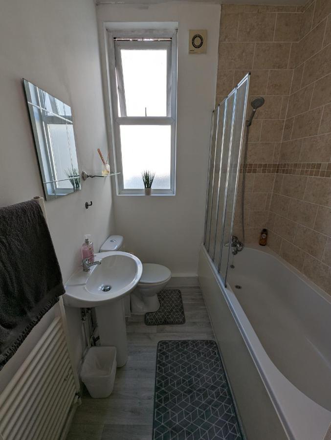 1 Bedroom Flat In Gravesend Luaran gambar